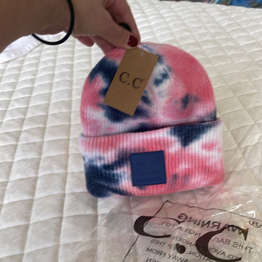 CC Tie-Dye Beanie Pink and Blue women’s hat warm stylish CC pink Beanie NWT - Picture 6 of 6